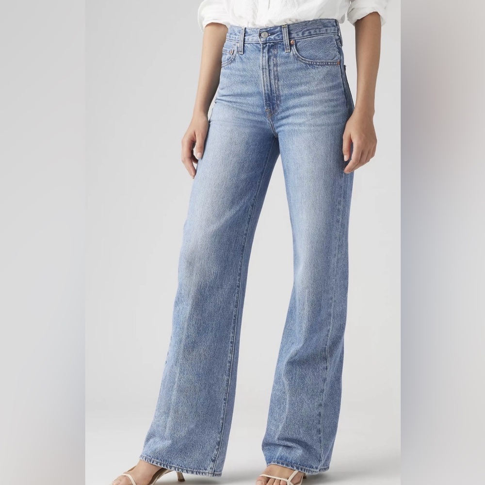 Levi's Women's Ribcage Wide-Leg Jeans in Light Blue